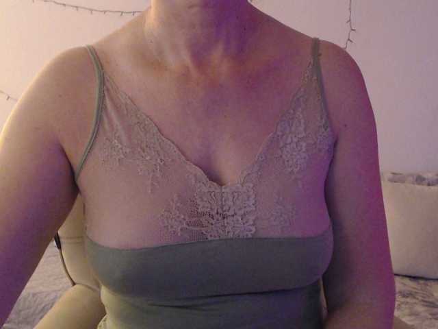 goodSnowQueen's BongaCams show and profile