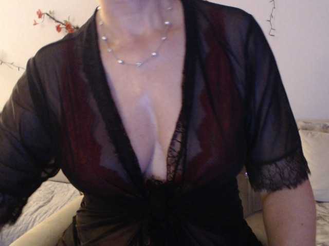 goodSnowQueen from BongaCams is Freechat