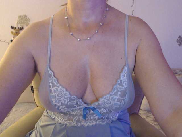 goodSnowQueen's BongaCams show and profile