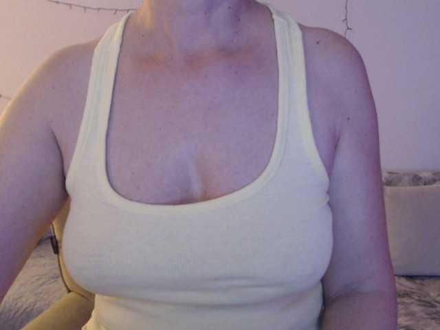 goodSnowQueen's BongaCams show and profile