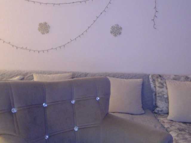 goodSnowQueen live cam profile