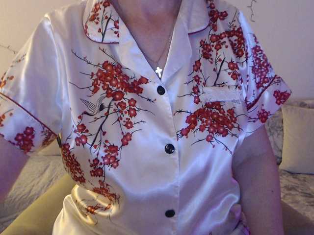 goodSnowQueen's BongaCams show and profile