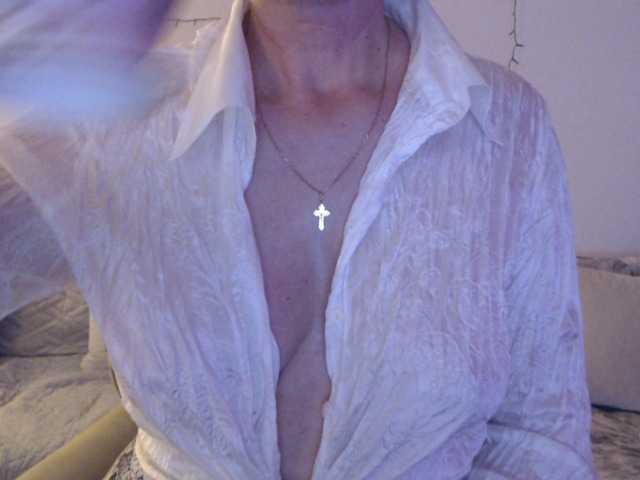 goodSnowQueen's BongaCams show and profile