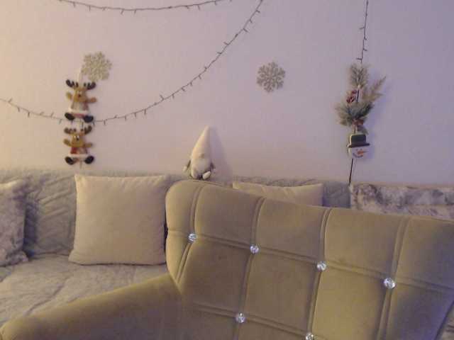 goodSnowQueen's BongaCams show and profile