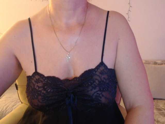 goodSnowQueen's BongaCams show and profile