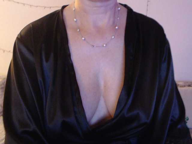 goodSnowQueen's BongaCams show and profile