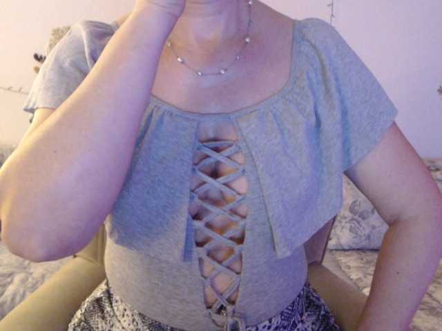 goodSnowQueen's BongaCams show and profile