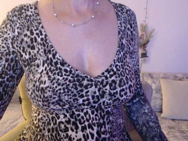 goodSnowQueen's BongaCams show and profile