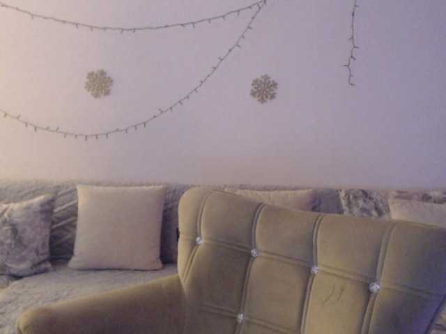 goodSnowQueen's BongaCams show and profile