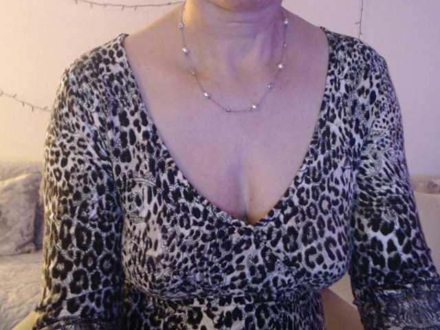 goodSnowQueen's BongaCams show and profile