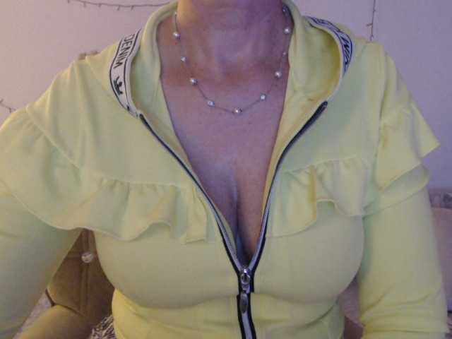 goodSnowQueen's BongaCams show and profile