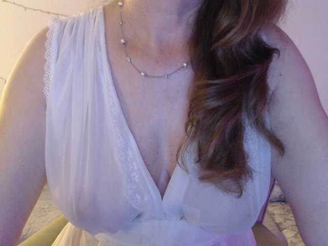 goodSnowQueen's BongaCams show and profile