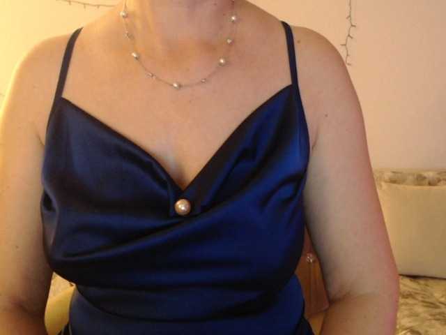 goodSnowQueen's BongaCams show and profile