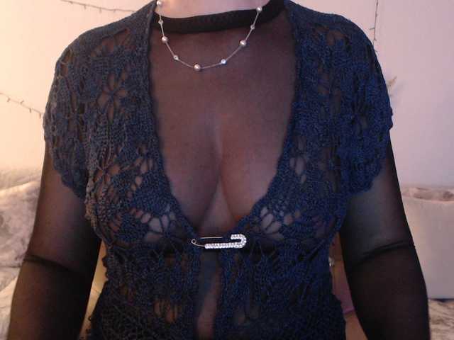 goodSnowQueen's BongaCams show and profile