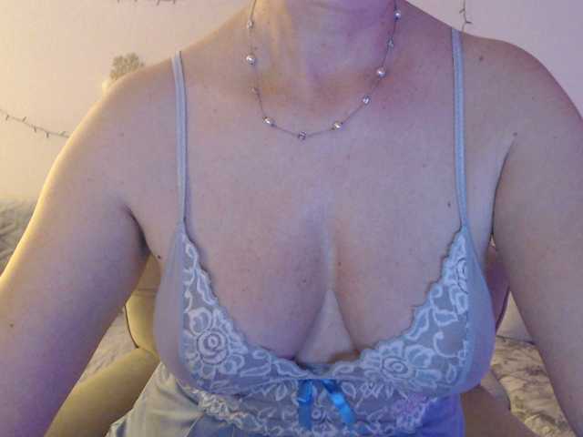 goodSnowQueen's BongaCams show and profile