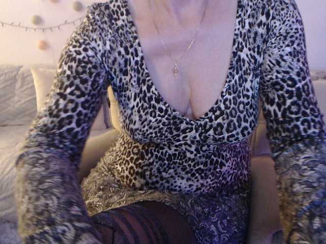 goodSnowQueen's BongaCams show and profile