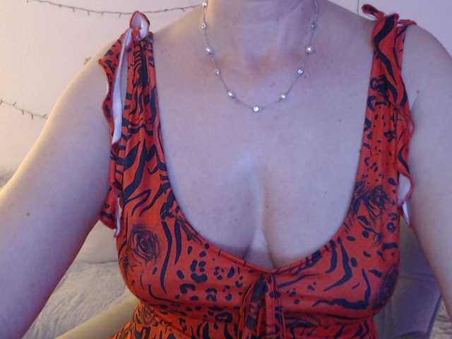 goodSnowQueen's BongaCams show and profile