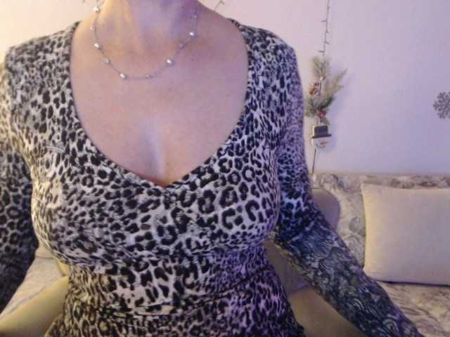 goodSnowQueen's BongaCams show and profile