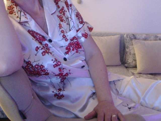 goodSnowQueen's BongaCams show and profile