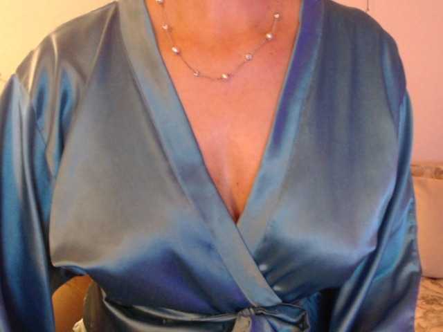 goodSnowQueen's BongaCams show and profile