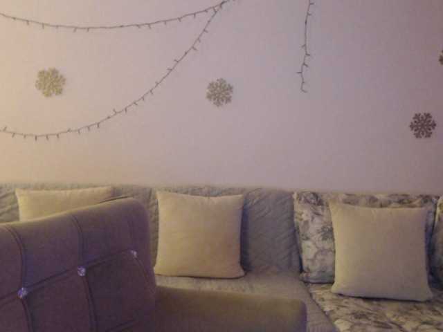 goodSnowQueen's BongaCams show and profile