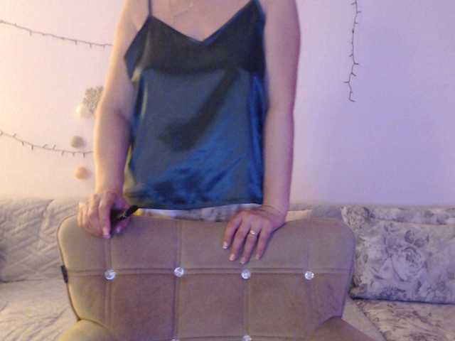 goodSnowQueen's BongaCams show and profile