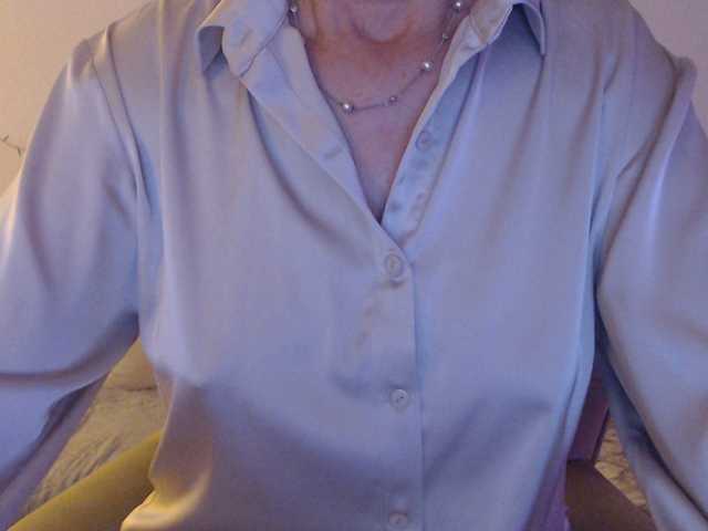 goodSnowQueen's BongaCams show and profile