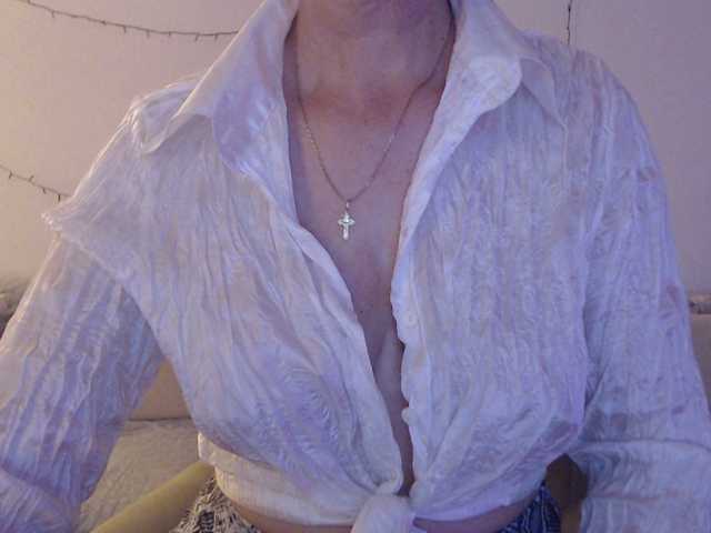 goodSnowQueen's BongaCams show and profile