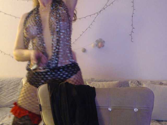 goodSnowQueen's BongaCams show and profile