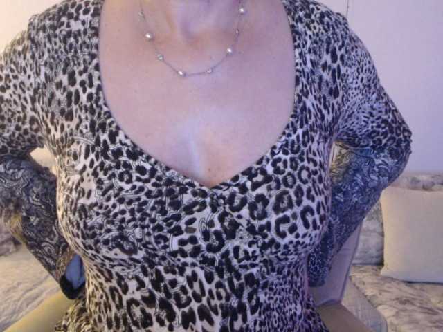 goodSnowQueen's BongaCams show and profile