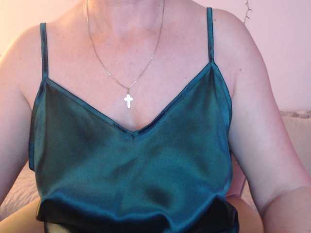 goodSnowQueen's BongaCams show and profile