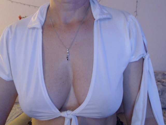 goodSnowQueen from BongaCams is Freechat