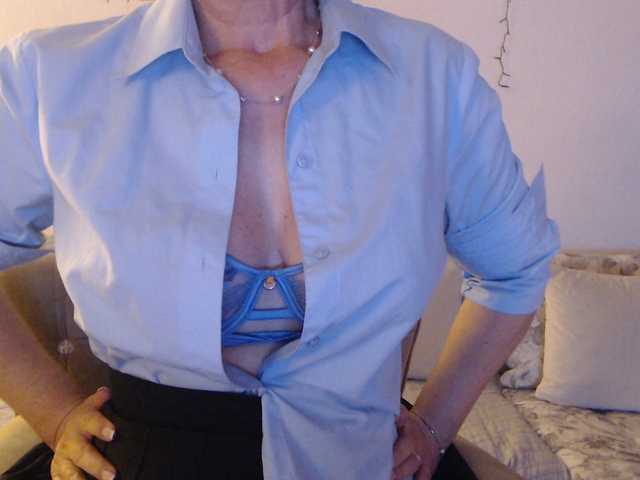 goodSnowQueen from BongaCams is Freechat