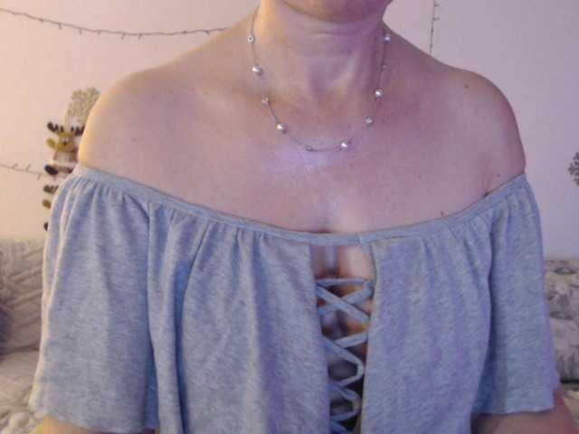 goodSnowQueen's BongaCams show and profile