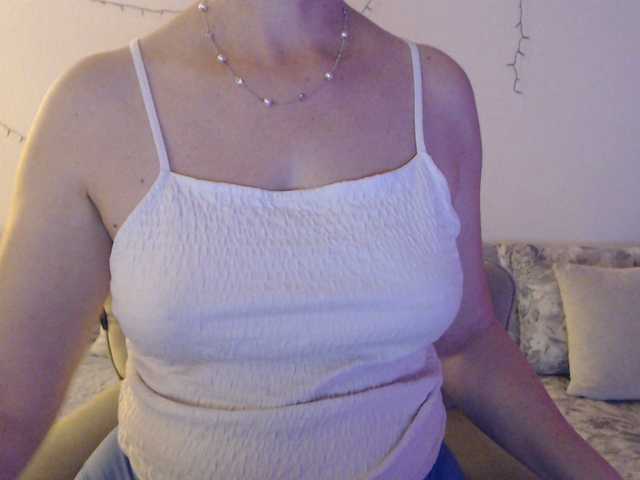goodSnowQueen's BongaCams show and profile