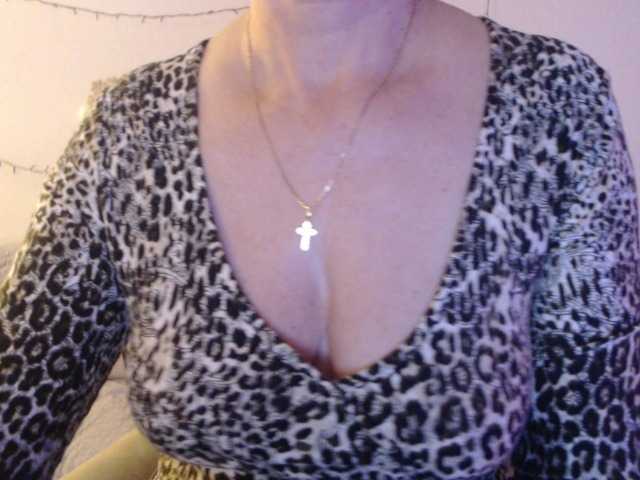 goodSnowQueen's BongaCams show and profile