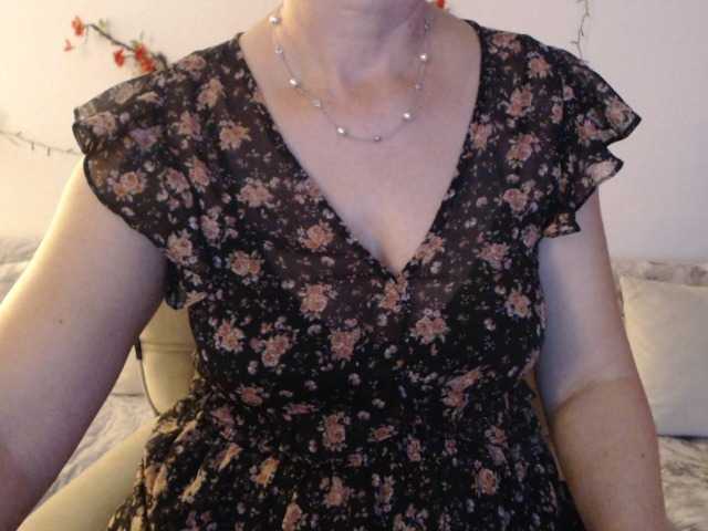 goodSnowQueen from BongaCams is Freechat