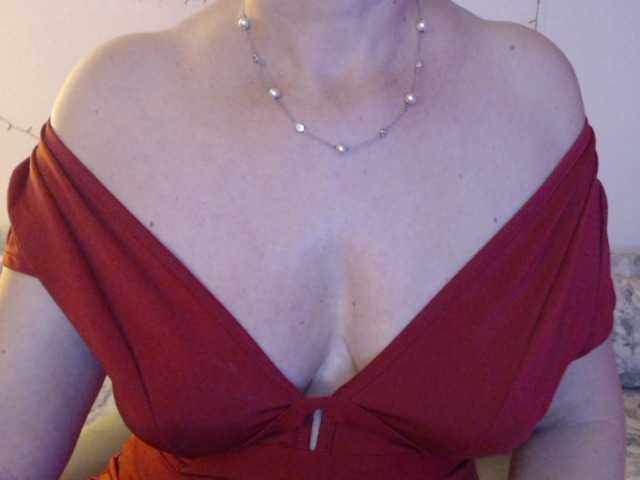 goodSnowQueen's BongaCams show and profile