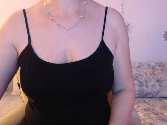goodSnowQueen's BongaCams show and profile
