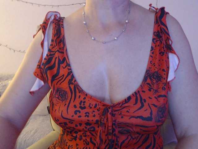 goodSnowQueen's BongaCams show and profile