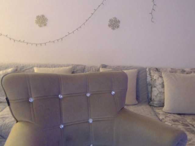 goodSnowQueen's BongaCams show and profile