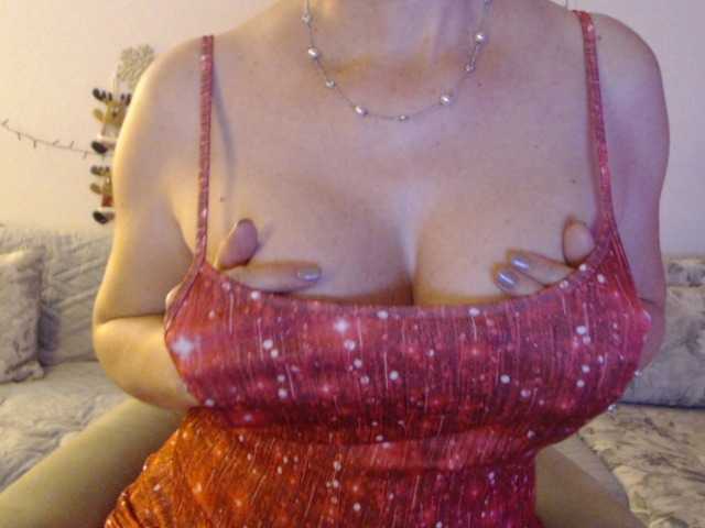 goodSnowQueen's BongaCams show and profile