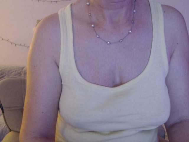 goodSnowQueen's BongaCams show and profile