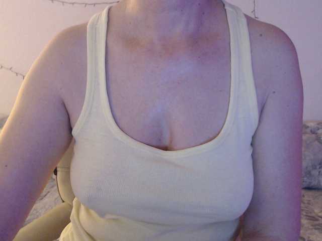 goodSnowQueen's BongaCams show and profile