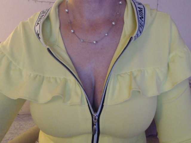 goodSnowQueen's BongaCams show and profile