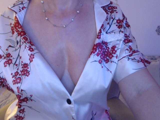 goodSnowQueen's BongaCams show and profile