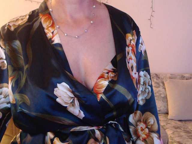 goodSnowQueen's BongaCams show and profile