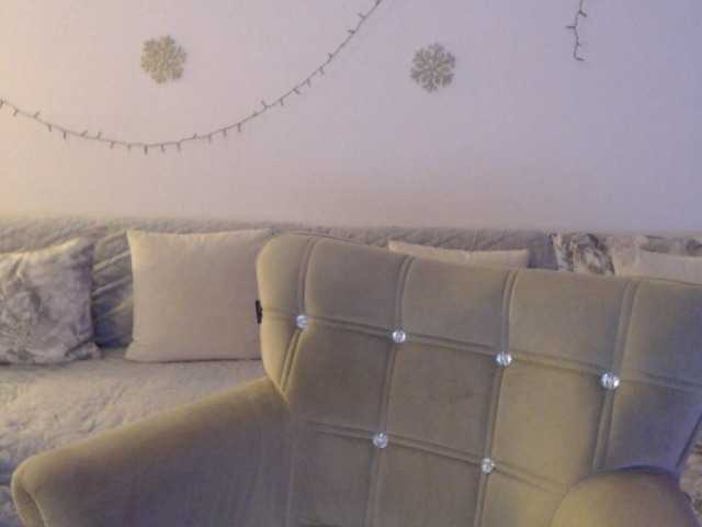 goodSnowQueen's BongaCams show and profile