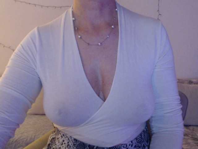 goodSnowQueen's BongaCams show and profile