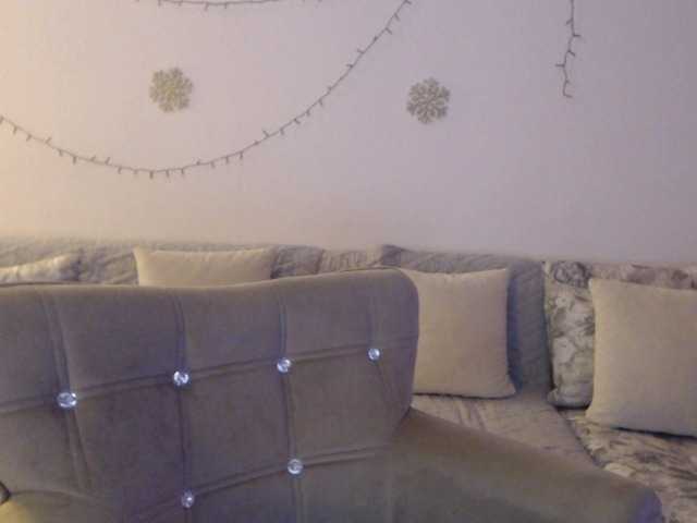 goodSnowQueen's BongaCams show and profile